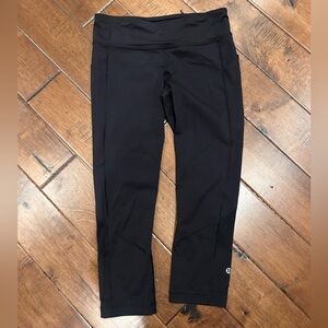 Lululemon Sz 8 Black Cropped Leggings Back Pocket
